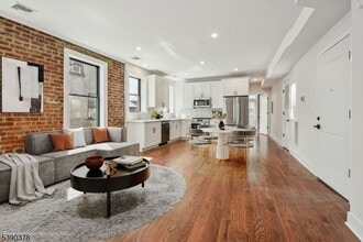 Building Photo - 35 Main St