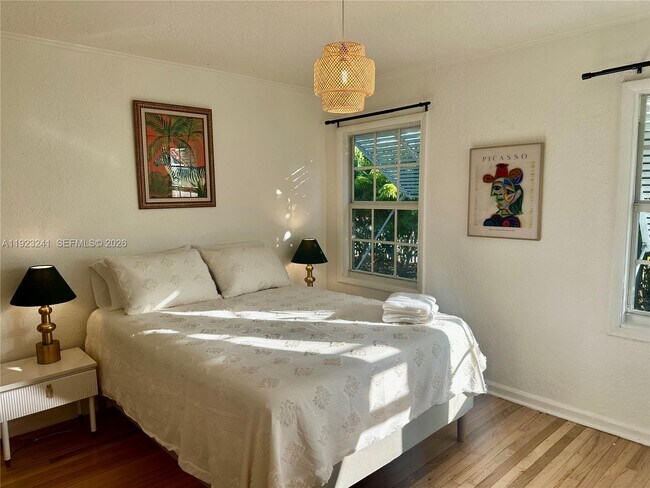 Building Photo - 3927 SW 64th Ave