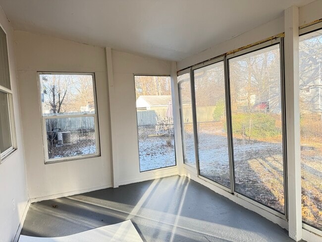 Building Photo - 383 Black St