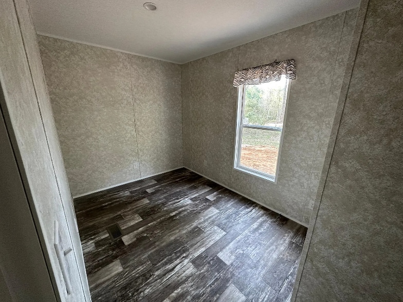 Building Photo - 55099 Zweifel Rd