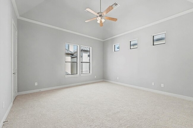Building Photo - 634 Nagle St