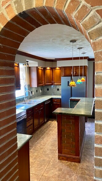 Building Photo - 2223 Noble St