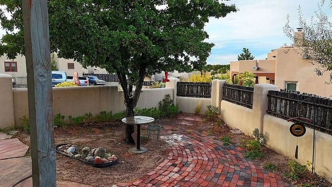 Building Photo - For Rent: "Casita de Colina" – Peaceful Living Just Minutes from Downtown Santa Fe