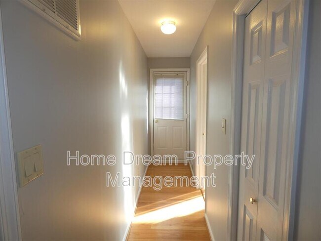 Building Photo - 2623 Van Buren St