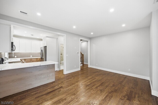 Building Photo - 40 Jardine Rd