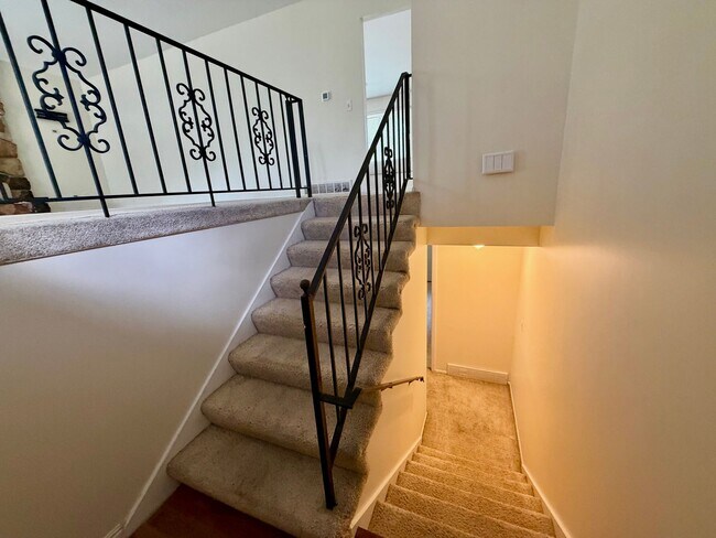 Building Photo - 5721 Highland Dr
