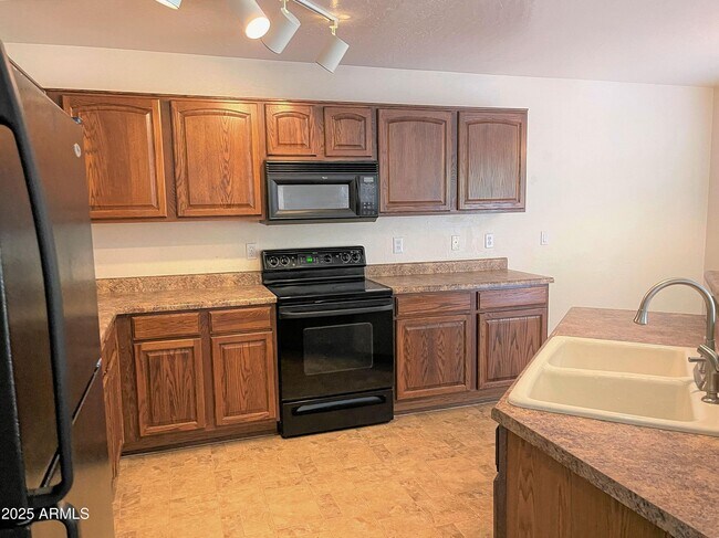 Building Photo - 31443 N Cactus Dr