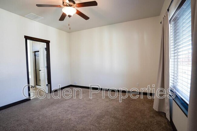 Building Photo - 6677 N Gavin Loop