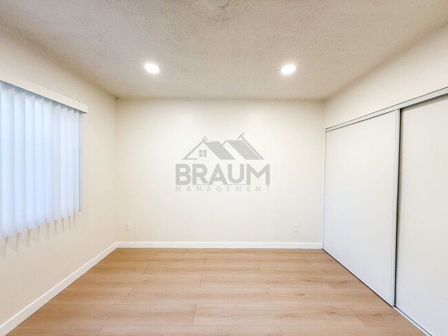 Building Photo - 6336 Tujunga Ave