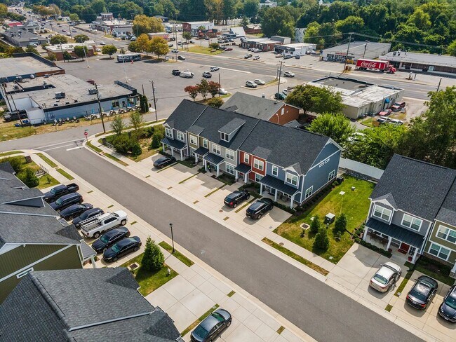 Building Photo - Townhome in Chester - Prime Location!