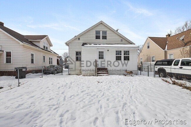 Building Photo - 1640 Wendler Ave SW