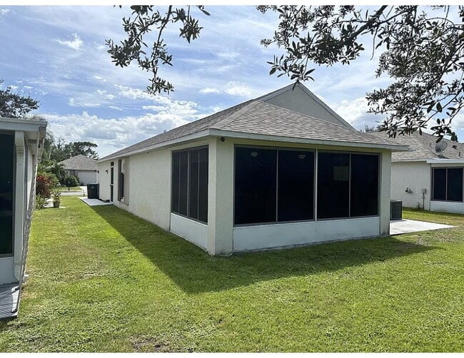 Building Photo - 3BR/2BA single-family home in gated community