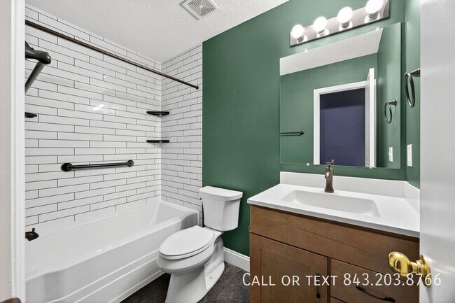 Building Photo - 133 2 Pond Loop