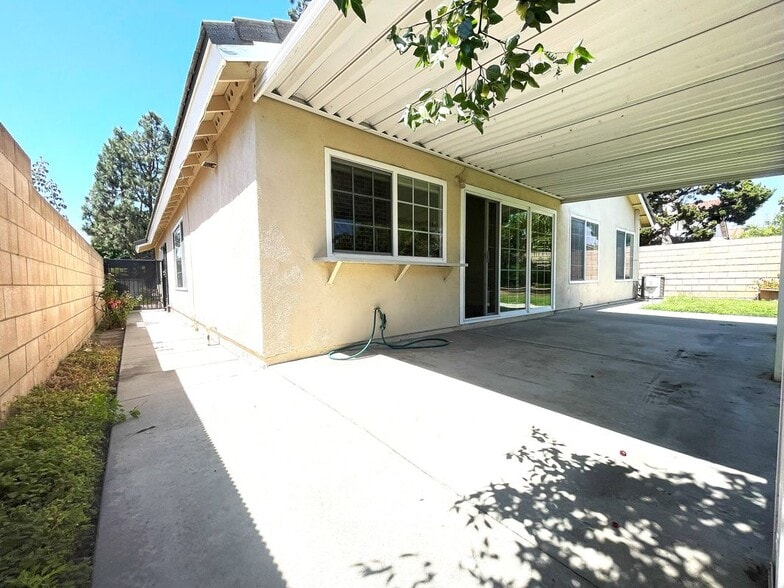 Building Photo - 16712 Stowers Ave
