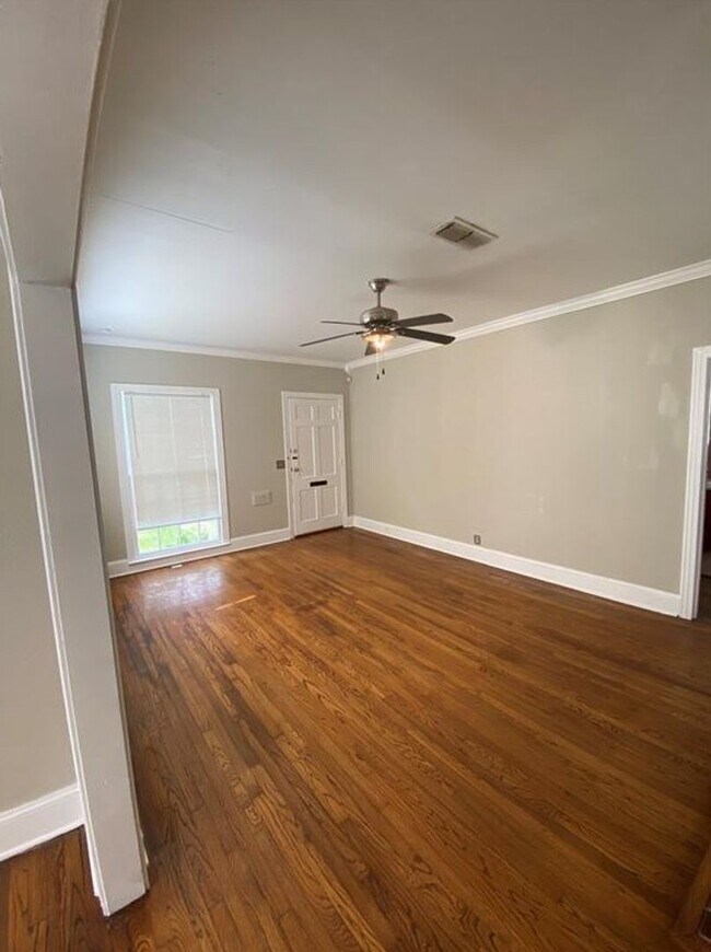 Building Photo - Adorable South Highland home