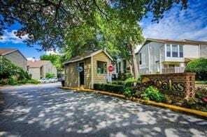 Building Photo - 2100 Tanglewilde St