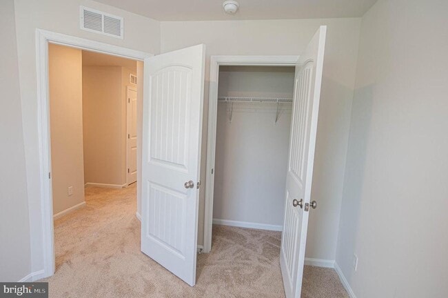 Building Photo - 128 Willowtree Ln