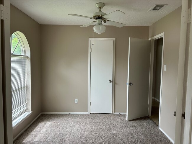 Building Photo - 4215 Spinks Creek Ln