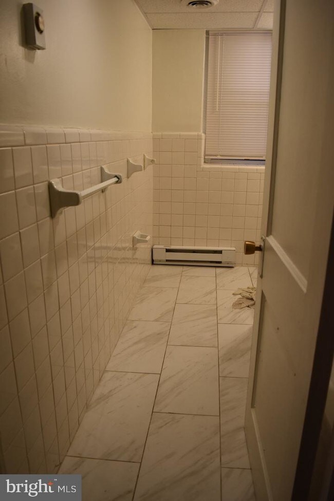 Building Photo - 900 Valley Rd