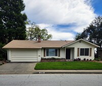 Building Photo - Great location,  2 bedroom 2 bathroom in O...