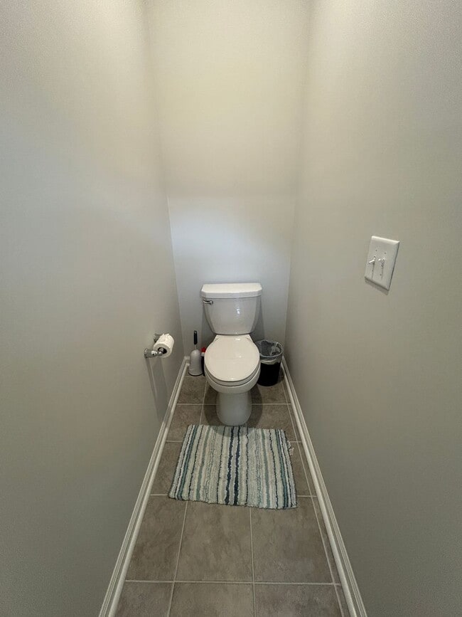 Building Photo - Lovely Furnished 3 bd/ 2 ba home