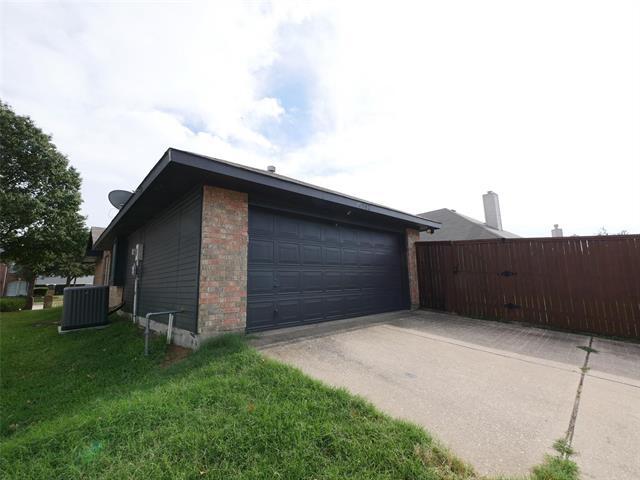 Building Photo - 4502 Highlands Dr