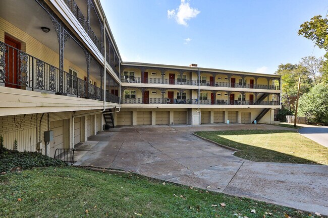 Building Photo - 137 E Lockwood Ave