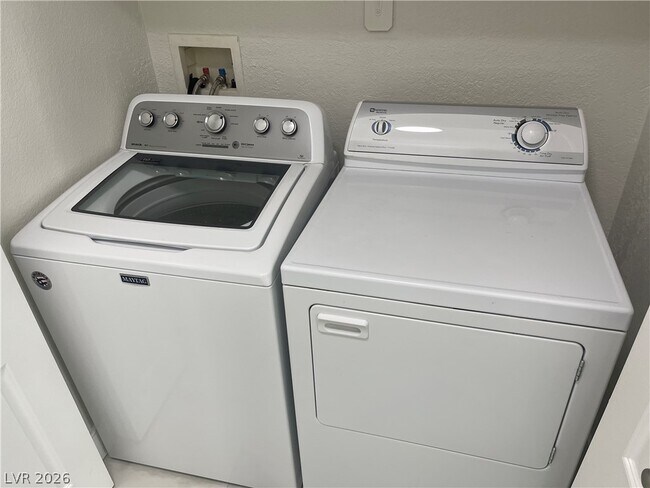 Building Photo - 3360 Cactus Shadow St