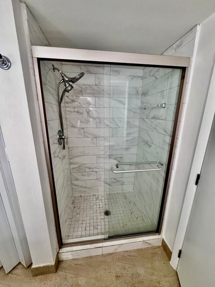 Building Photo - 747 SE 1st Way