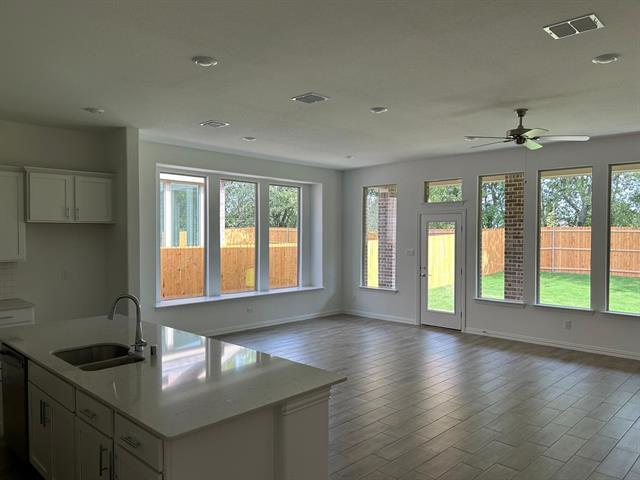 Building Photo - 724 Penvenen Pl