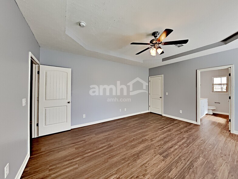 Building Photo - 1116 Selous Dr