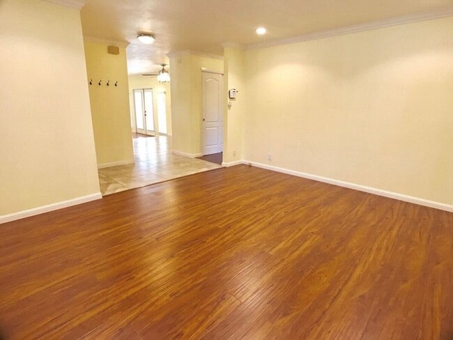 Building Photo - 2803 Dowe Ave
