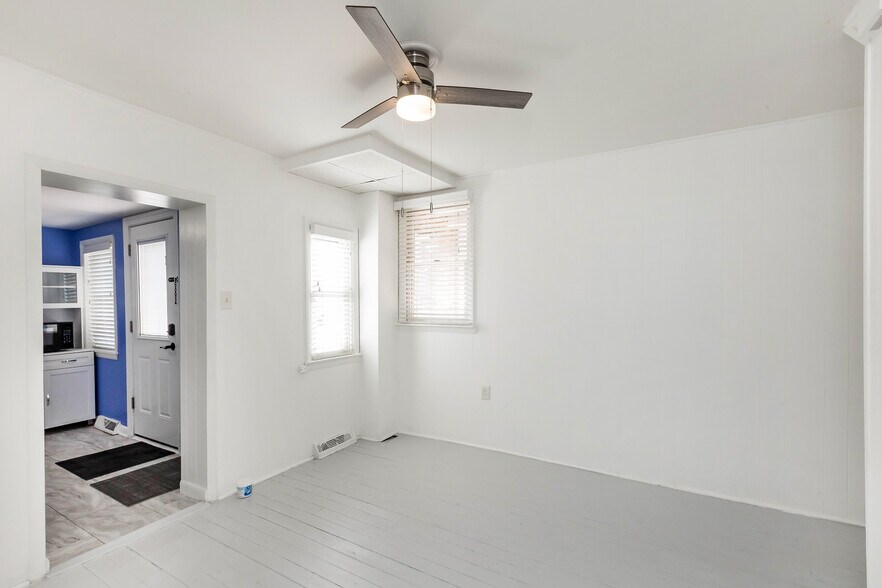 Building Photo - 19 Degrange St