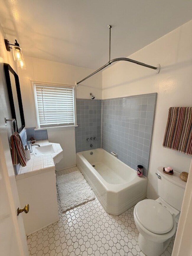 Building Photo - Bungalow - 1 bedroom + Office = natural wood floors, mini split a/c , new appliances, private pat...