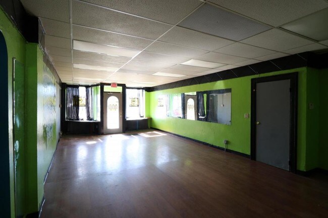 Building Photo - 4999 Turney Road #Storefront
