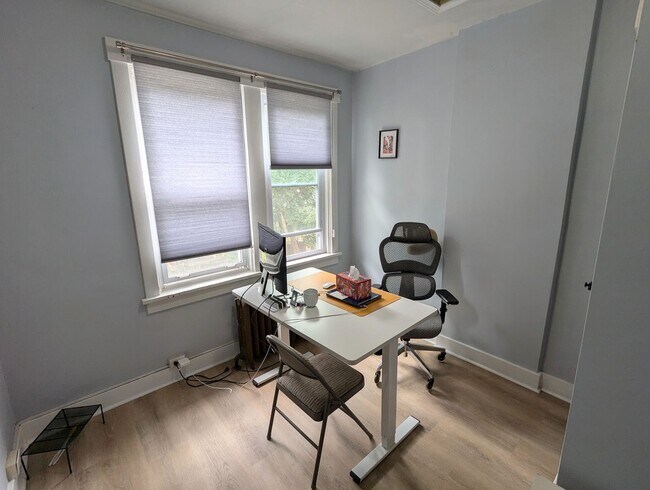 Building Photo - Cozy 3 bedroom 1 Bathroom Home (Squirrel Hill South)