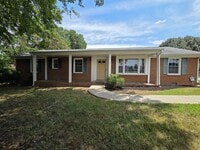 Building Photo - Large 3 bedroom brick rancher with 1.5 bathrooms.