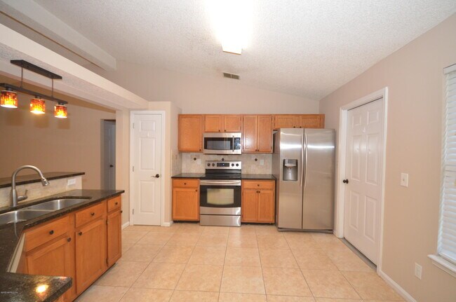 Building Photo - 2521 Glade Springs Dr