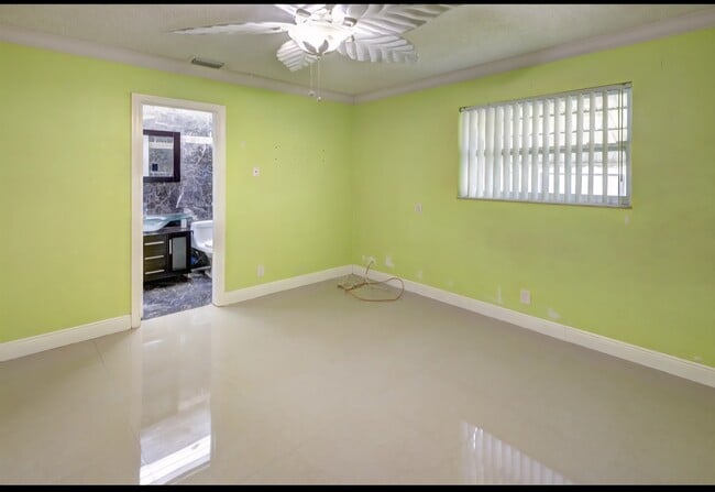 Building Photo - 2933 NW 48th St