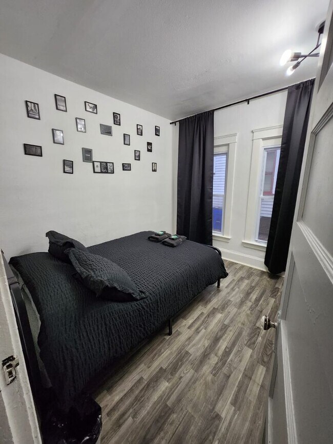 Building Photo - 1856 Lampson Rd