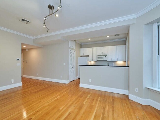 Building Photo - 754 Tremont St