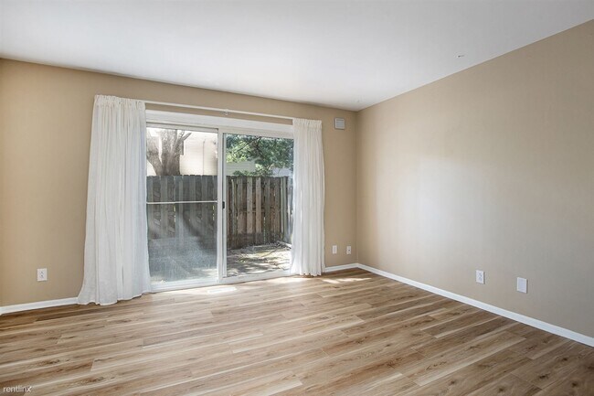 Building Photo - 2 br, 1.5 bath Condo - 3577 Kenbrooke Ct