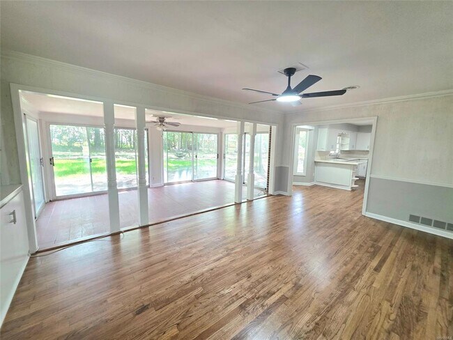 Building Photo - 2663 Ashlawn Dr