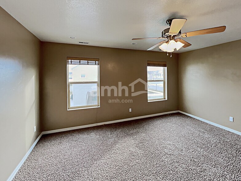 Building Photo - 1438 W 250 N