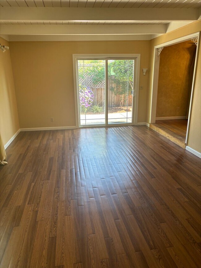 Building Photo - 1456 Live Oak Blvd