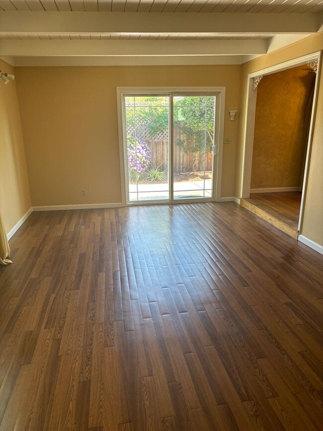 Building Photo - 3 B/R 2 BA Charming house AVAILABLE NOW!!