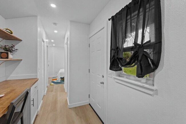 Building Photo - 403 E Roller Ave