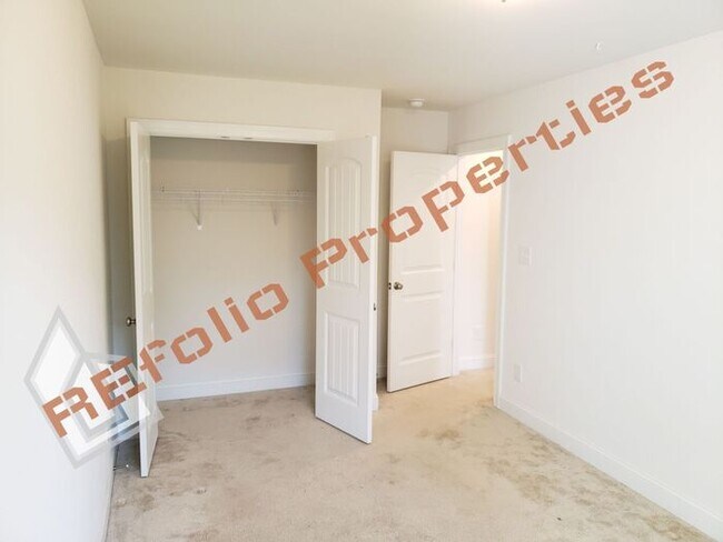 Building Photo - Elegant 3 Bedroom 2.5 Bath 1-Car Garage To...