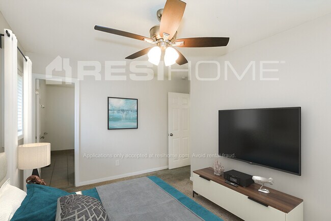 Building Photo - 8154 Huntington Dr