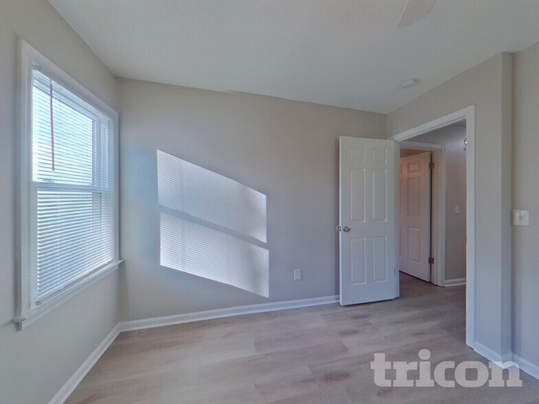 Building Photo - 308 Kenton Dr